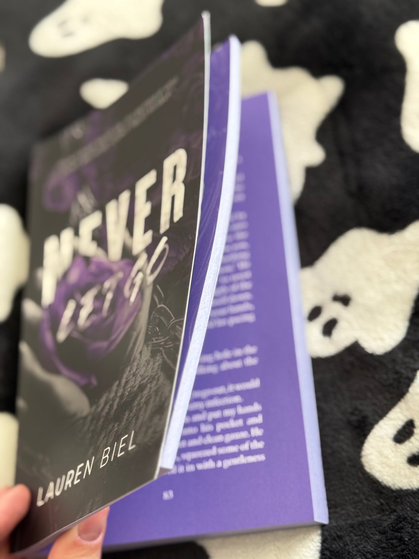 Never let go ** Purple pages & Signed** Lauren Biel