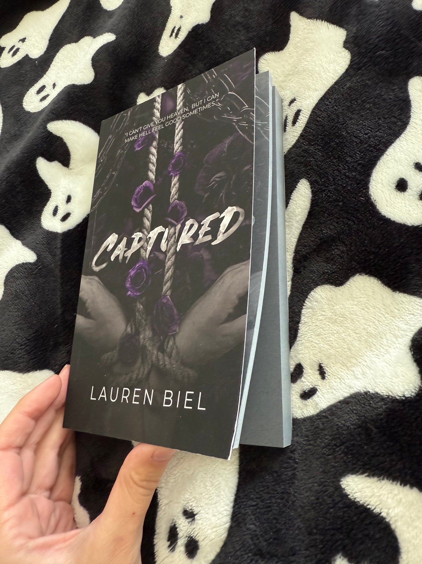 Captured ** Black pages & Signed** Lauren Biel