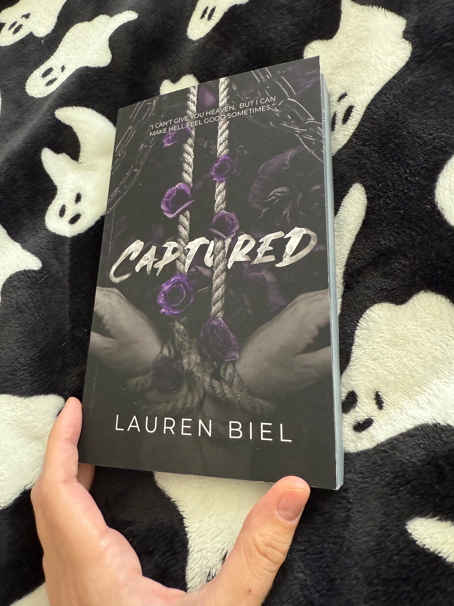 Captured ** Black pages & Signed** Lauren Biel