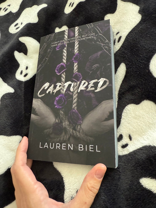 Captured ** Black pages & Signed** Lauren Biel